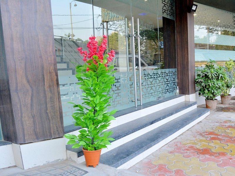 Hotel Planet Vadodara Exteriör bild